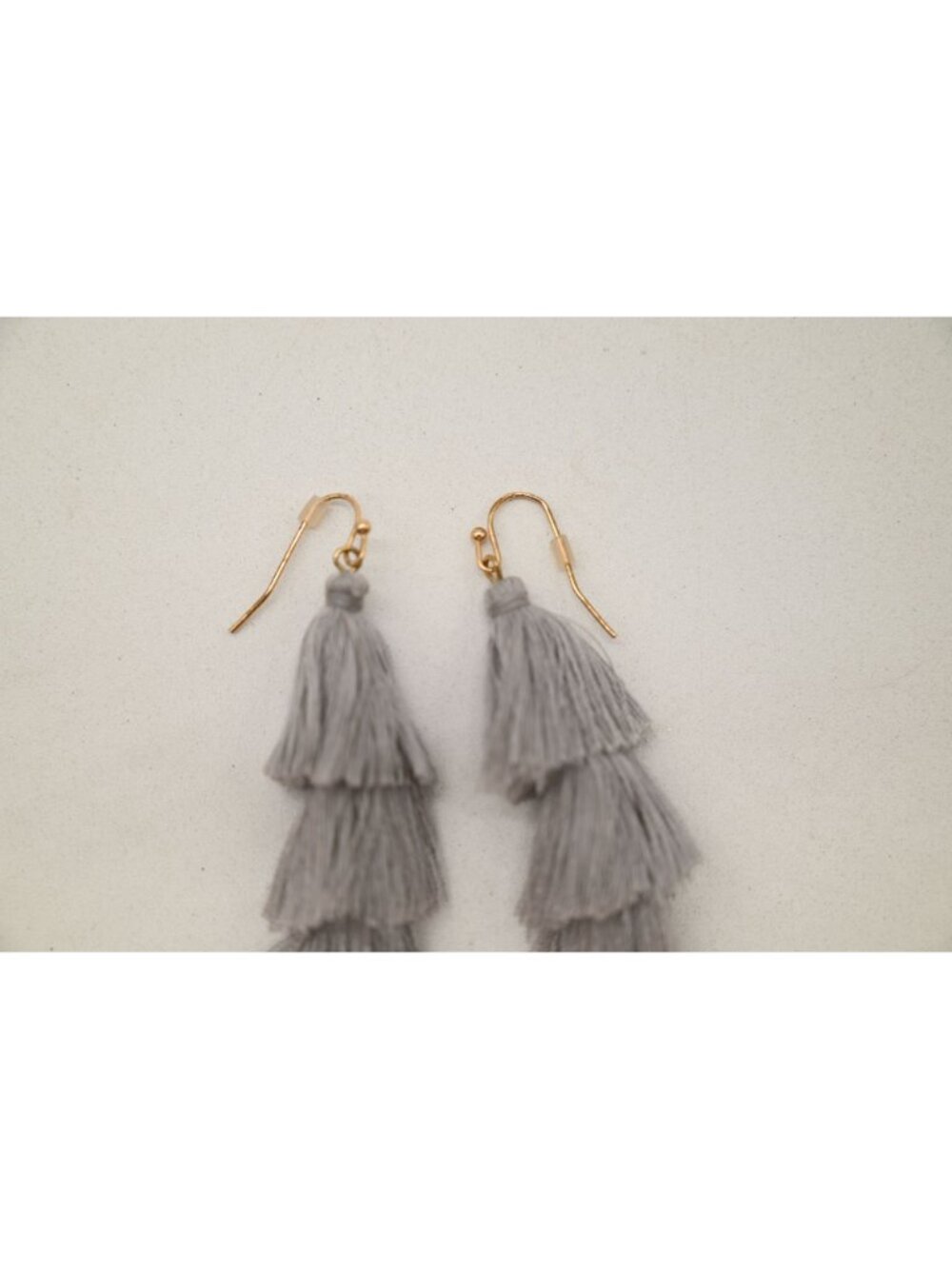 NWOT Unbranded 4 Tier Tassel Earrings Gray Dangle Drop Boho Statement Jewelry - Picture 2 of 4